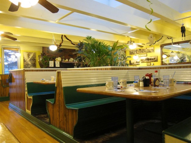 Yellow seems to be the primary colour at breakfast joints like Colorado Springs Omelette Parlor