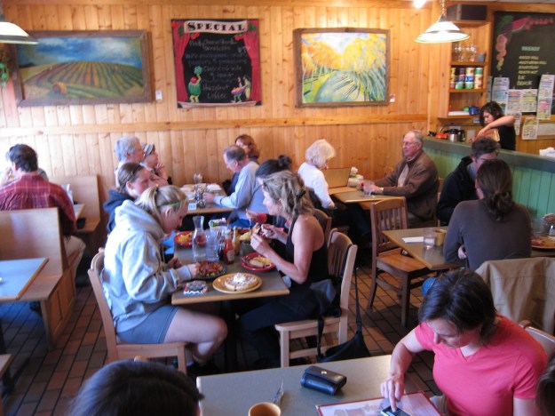 A full house for breakfast at Winona's Restaurant & Bakery