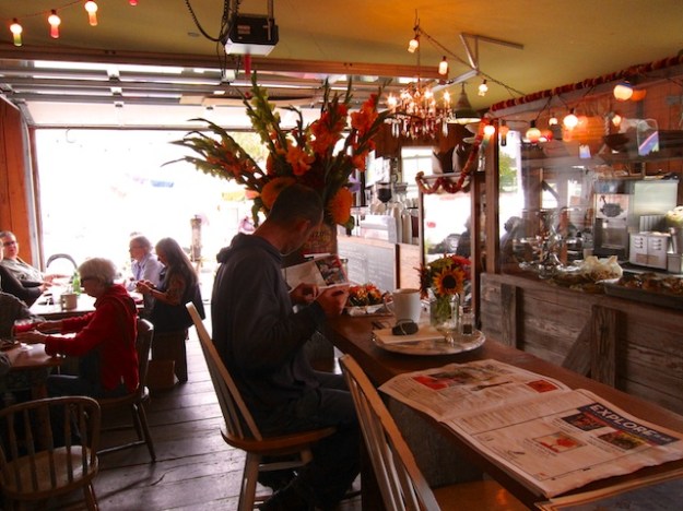 Tweets is a lovely space to enjoy breakfast or lunch