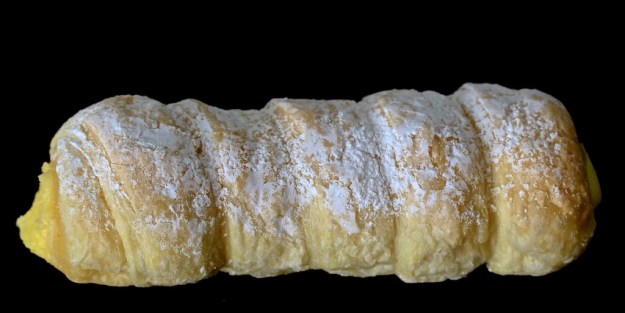 This is what people line up for: cream-filled Italian cannolis 